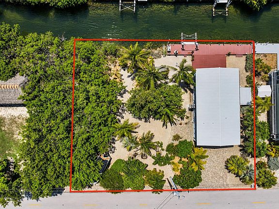 3rd image of 27398 Saint Vincent Ln