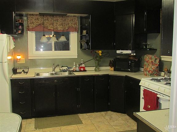 2nd image of 160 E Lagro St