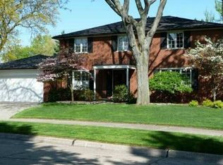 456 Saddle Ln, Grosse Pointe Woods, MI 48236