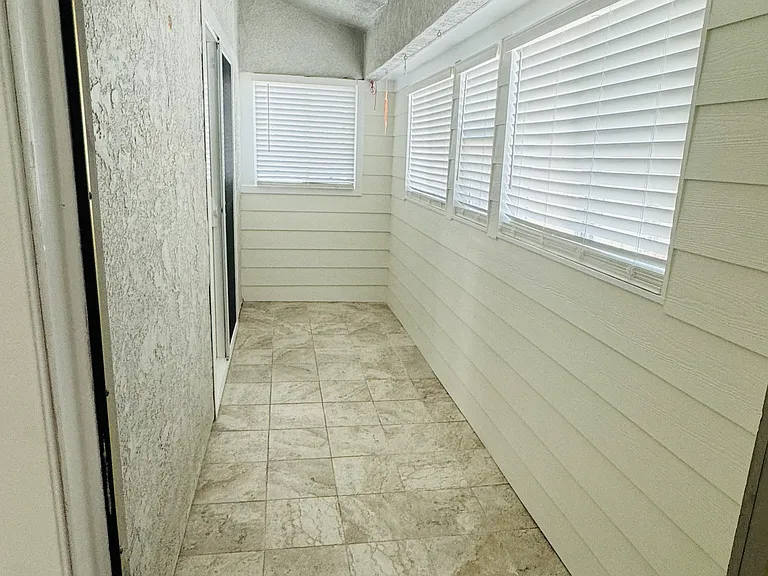 1358 Bennett Ave — Photo 15