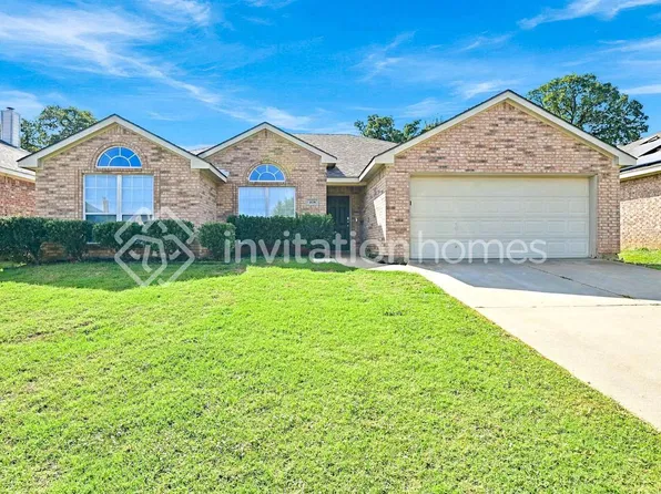 408 Hidden Ridge Dr, Burleson, TX 76028