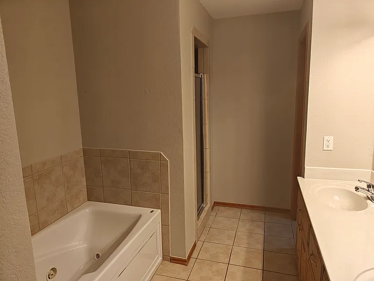 712 McConnell Dr — Photo 7