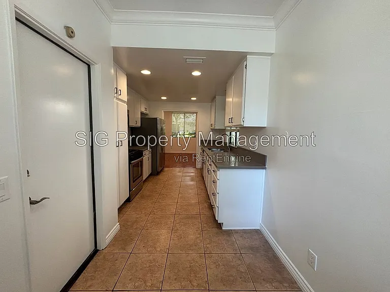 3200 Fairesta St #5 — Photo 5