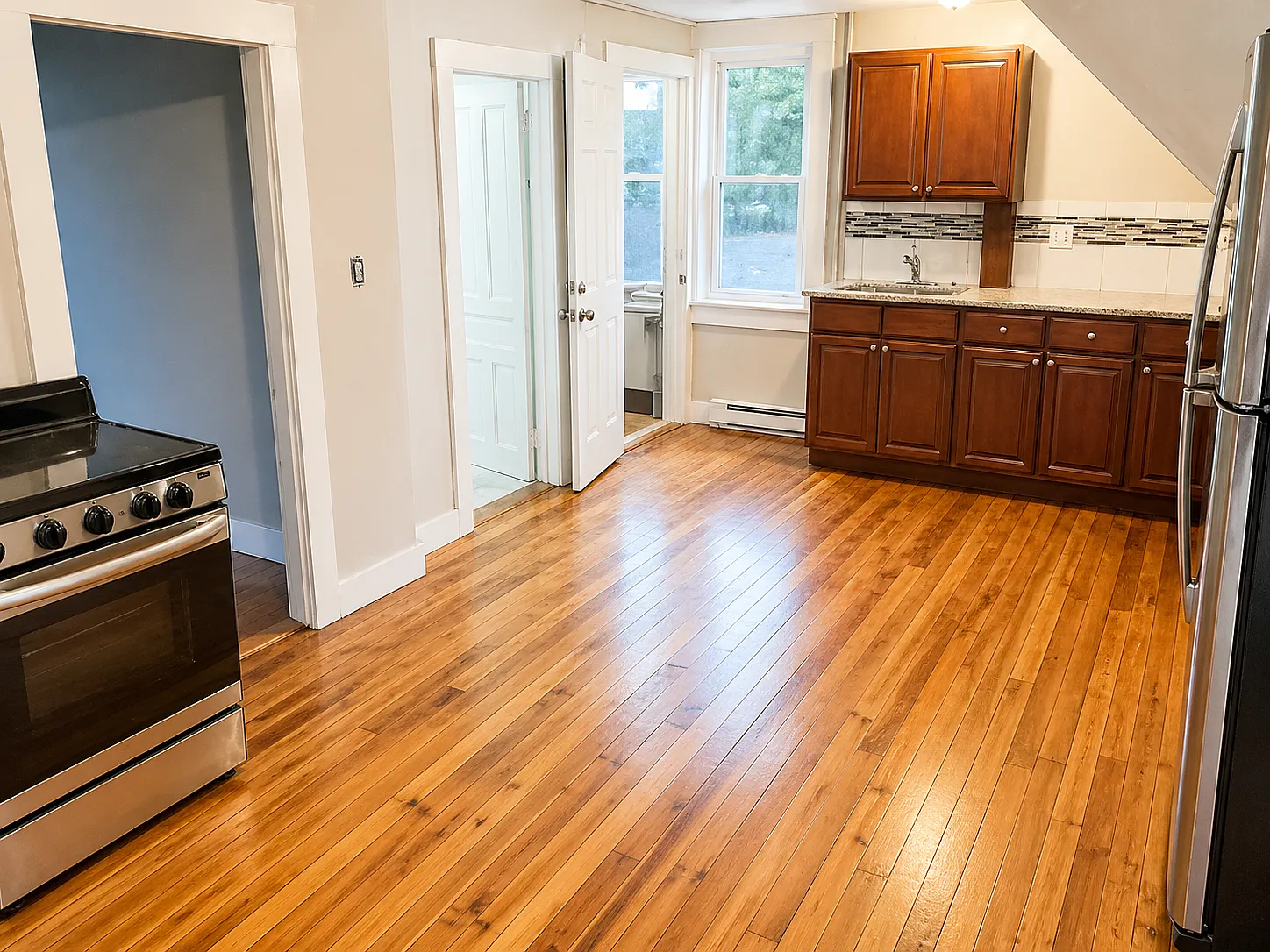 2 bed, 800 sqft, $1,500 — Photo 2