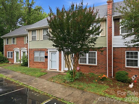 3rd image of 1300 Larchmont Pl APT 411
