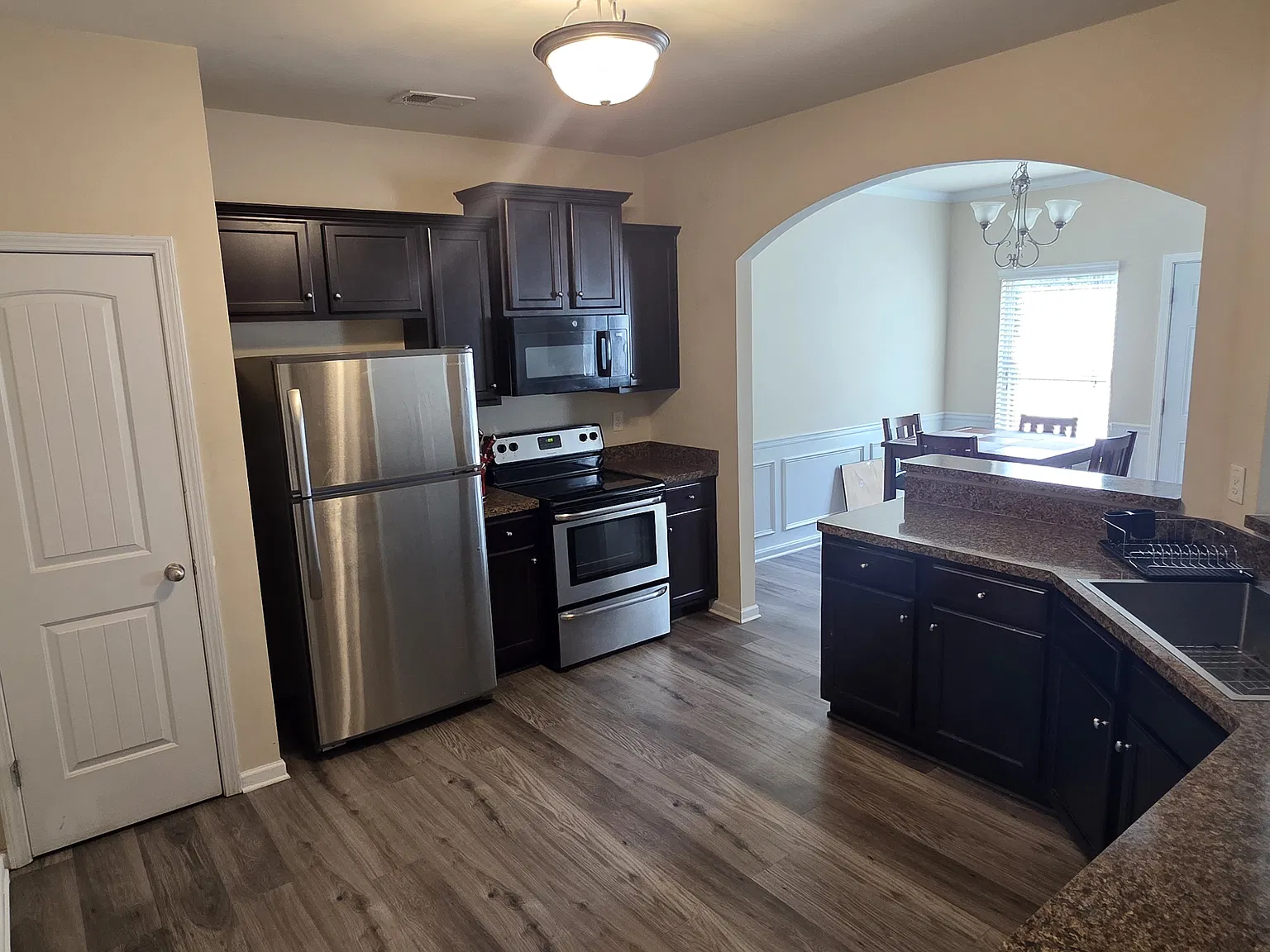 4 bed, 2.5 bath, 1700 sqft, $3,500 — Photo 2