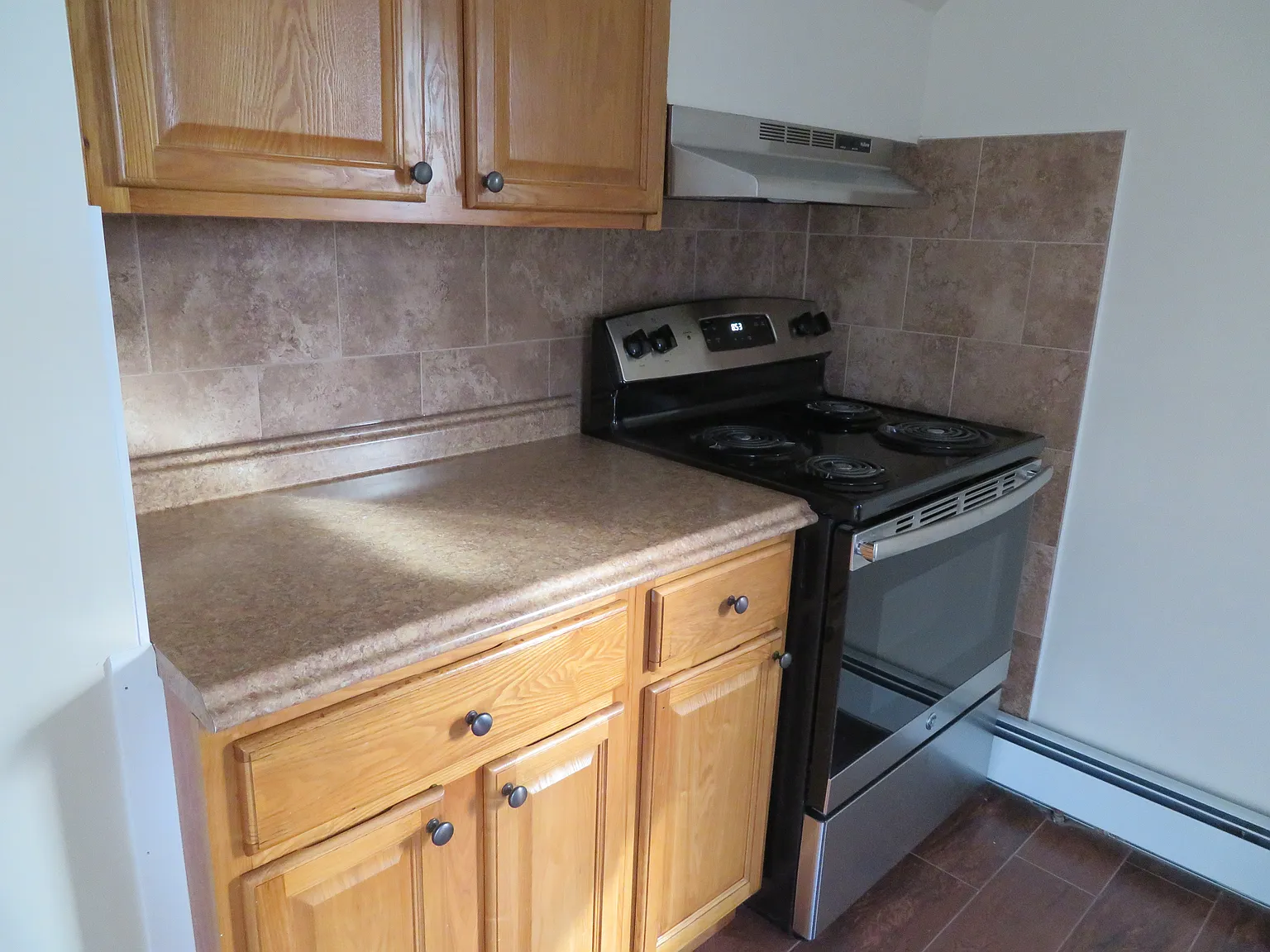 3 bed, 1300 sqft, $1,700 — Photo 4