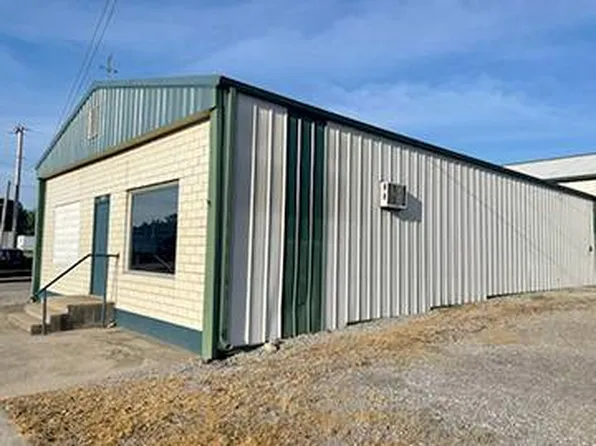 503 S 1st St, Fairfield, IL 62837