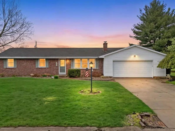 1402 Sunset Dr, Winona Lake, IN 46590