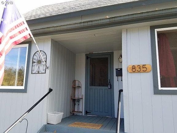 2nd image of 835 SE Flint St