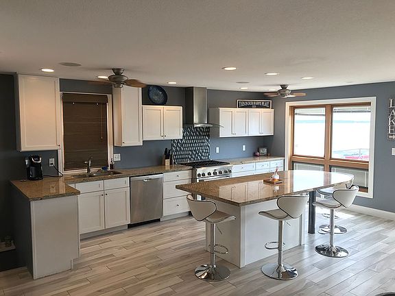 5th image of 2111 N Shore Dr
