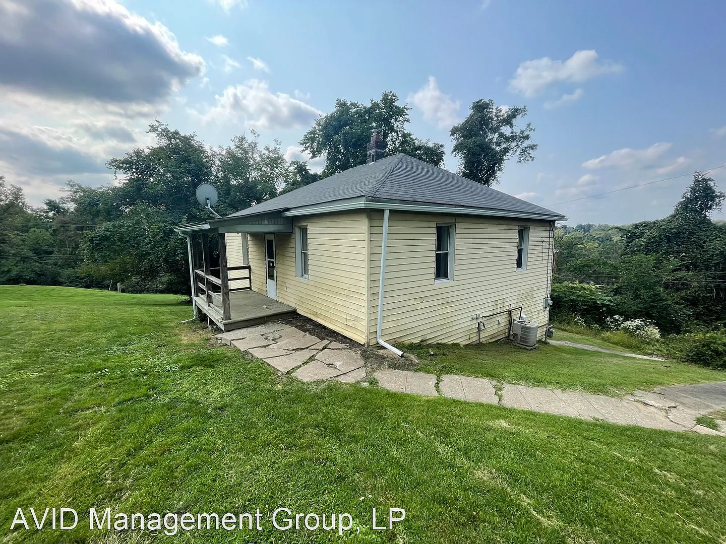 2306 Hill St photo 1