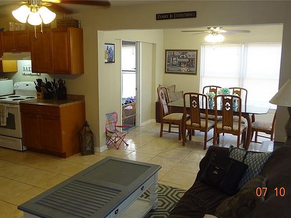 3rd image of 1355 Friend Ave