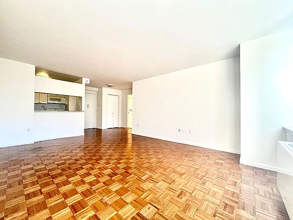 4th image of 350 W 43rd St APT 19D