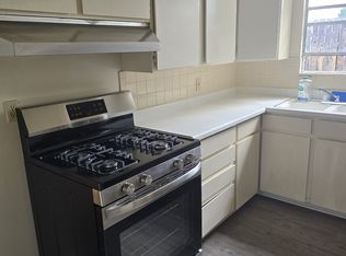 826 Hill Dr, Taos, NM 87571