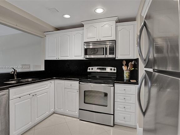4th image of 3702 NE 171st St APT 19