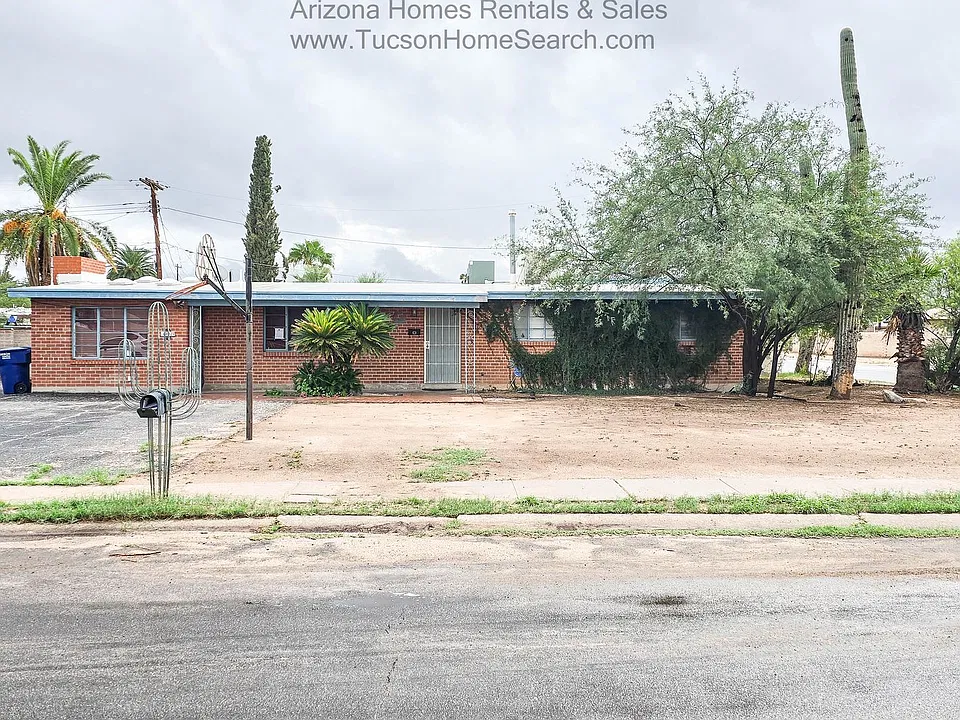 6802 E Kenyon Dr