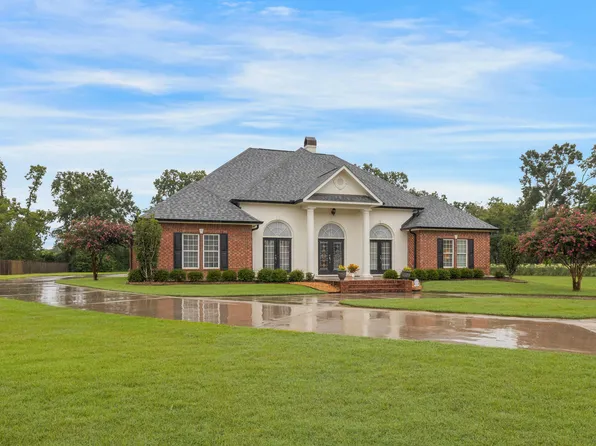 102 Western Ln, Lafayette, LA 70507