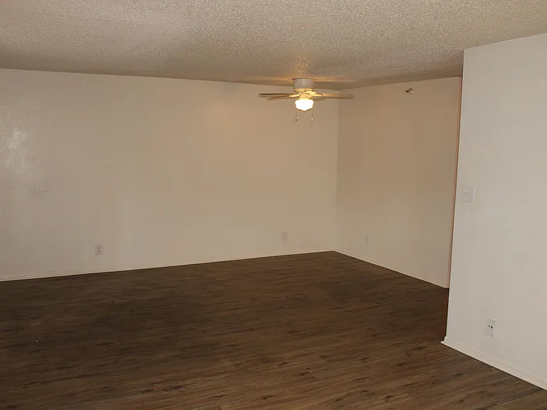 12100 Birch Ave — Photo 16
