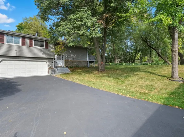 1223 Timbershore Ln, Eagan, MN 55123