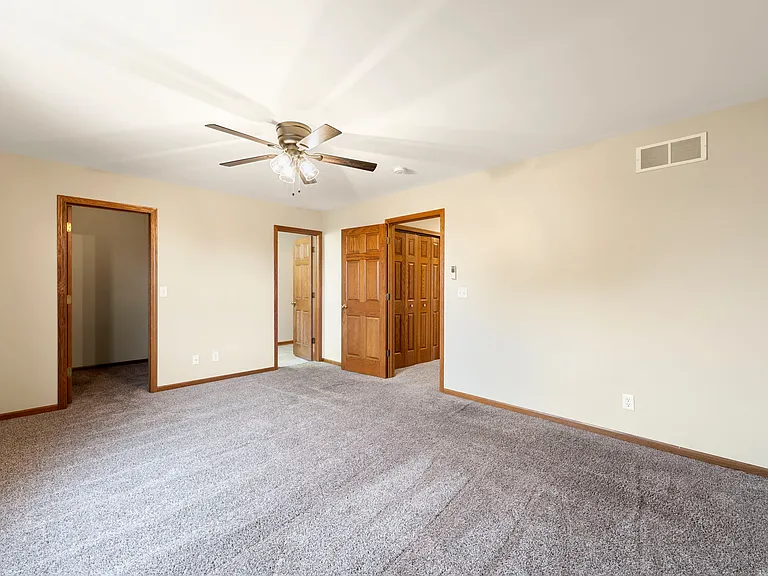 1477 Stonefield Dr — Photo 2