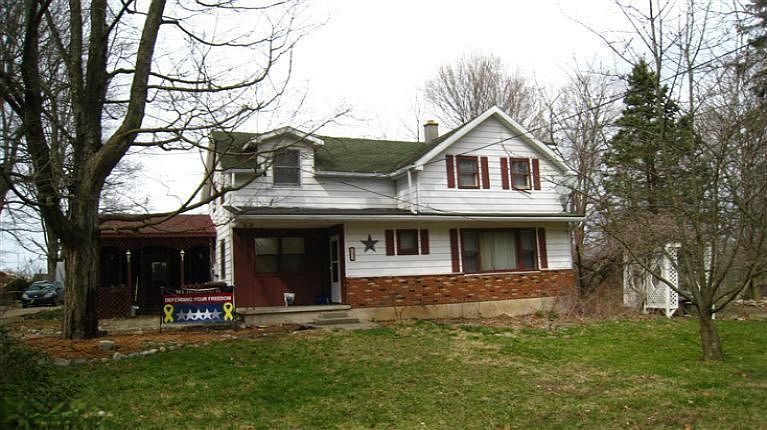 2nd image of 401 E Cottage St