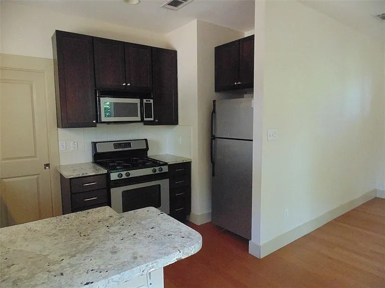 4406 Bennett Ave #B — Photo 10