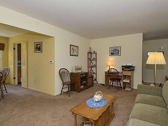 Living room to dining rm