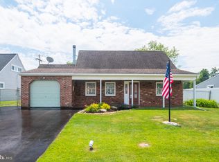 49 Mintleaf Rd, Levittown, PA 19056