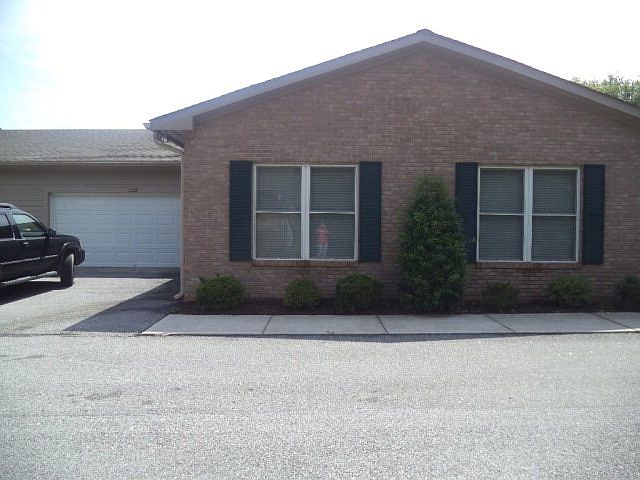1st image of 228 Beaver Creek Dr