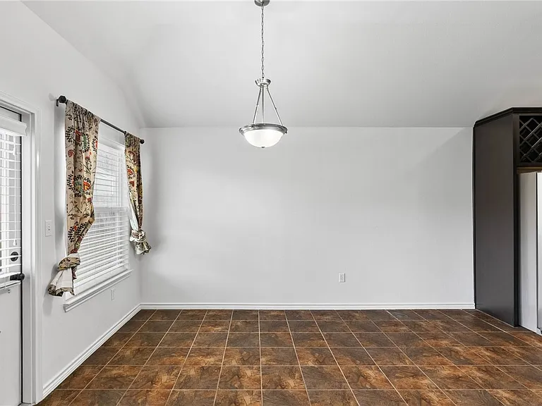 3909 Los Arroyos Dr — Photo 7