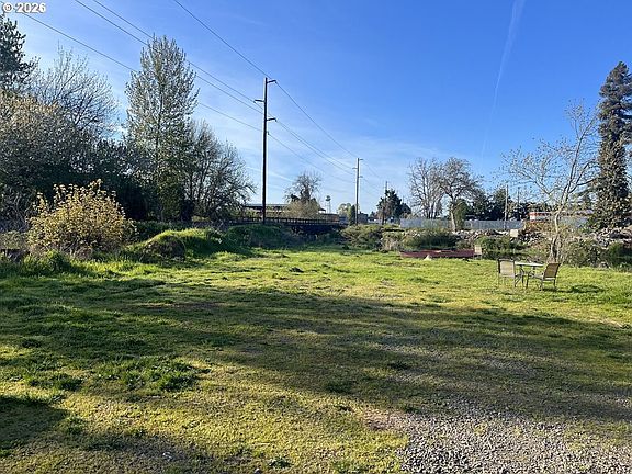 3rd image of LOT Behind #1590
