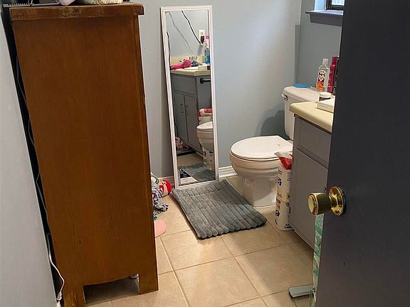 4th image of 607-609 611th Ave N #63
