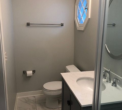 2nd bath upper level