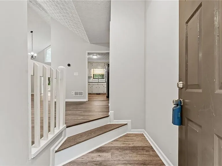 1095 Mountain Springs Dr NW — Photo 4