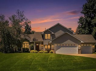 9644 Tree Farm Rd, Eden Prairie, MN 55347