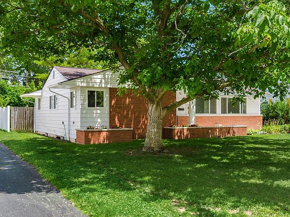 4th image of 1394 Pershing Dr