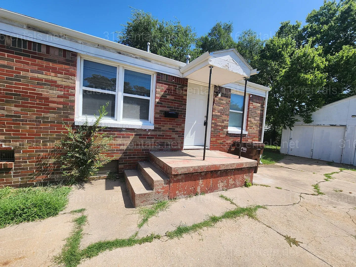 $695 - 1 bed 1 bath - Duplex — Photo 2