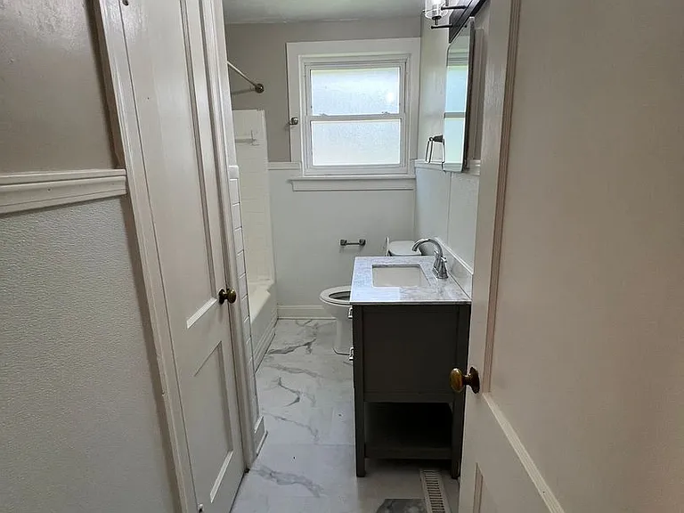 101 Clinton Dr — Photo 12