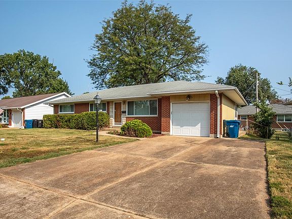 3rd image of 5911 Apple Valley Dr