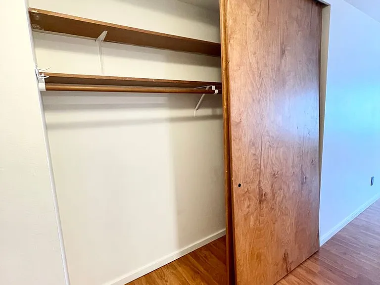 Escolier Apartments — Photo 45