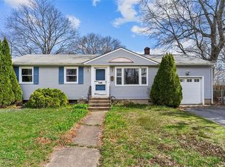 15 Pettine St, Coventry, RI 02816