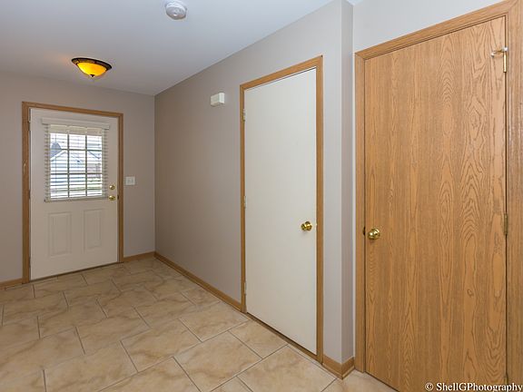 5th image of 8234 W Auburn Ln