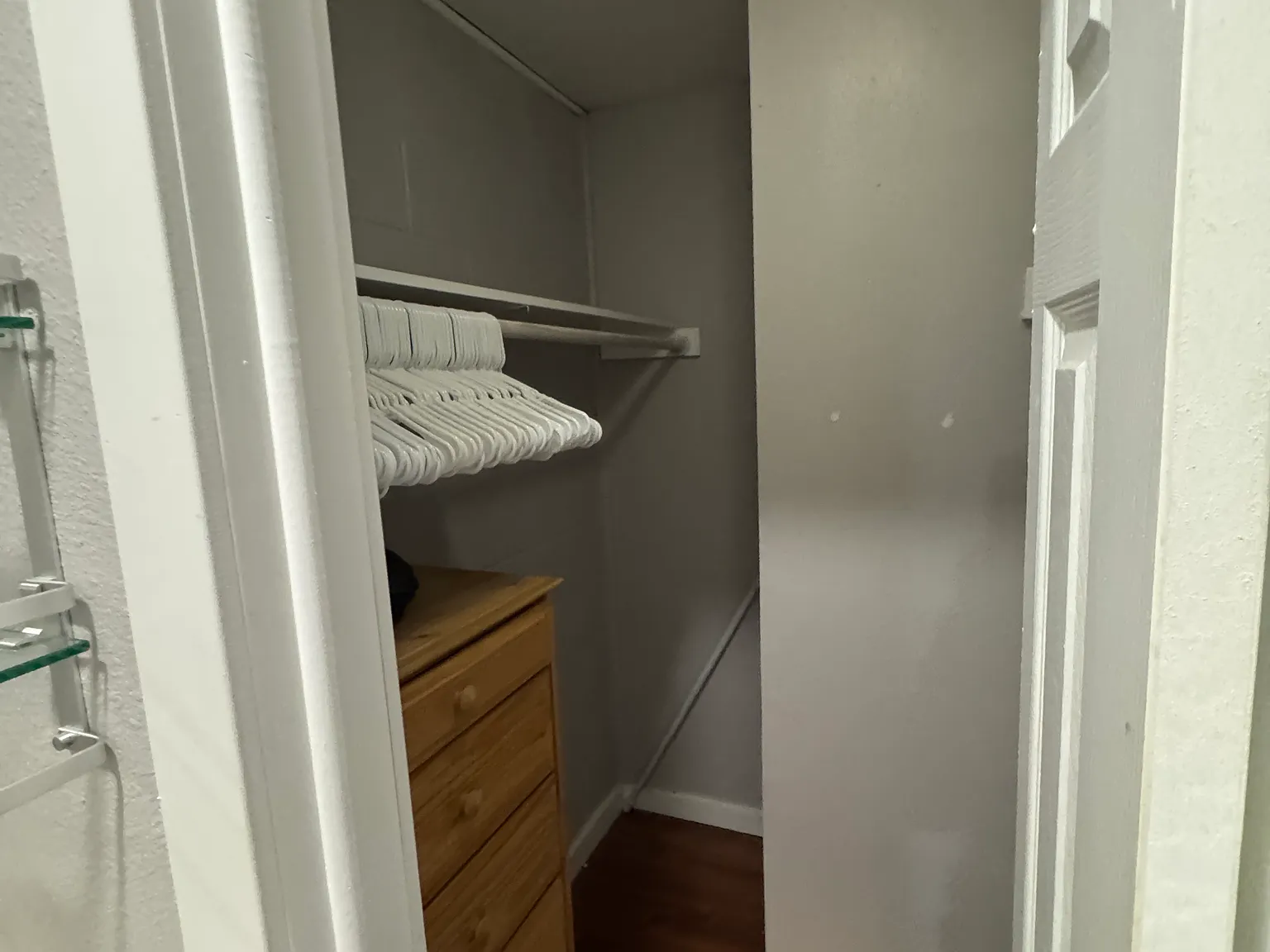 1 bed, 800 sqft, $1,050 — Photo 3