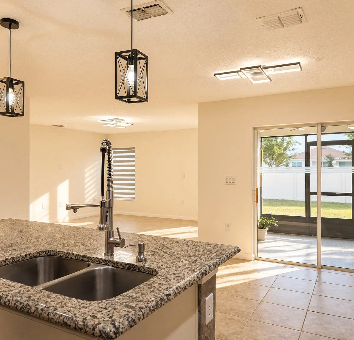4 bed, 1600 sqft, $2,300 — Photo 4
