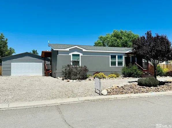 15 Willow St, Round Mountain, NV 89045