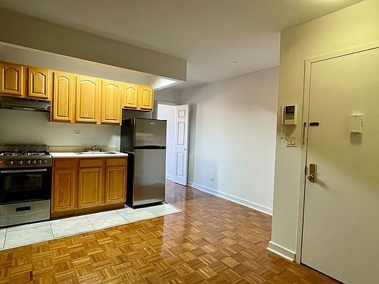 3rd image of 172 E 106th St APT 3B