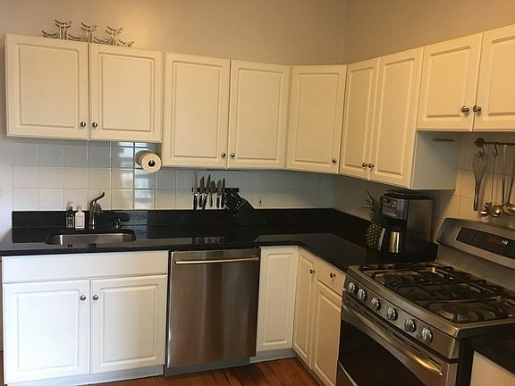 2nd image of 426 E 6th St #1