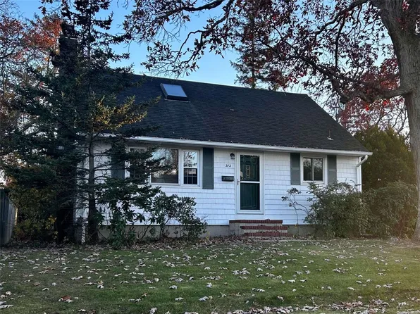 312 Kurzon Road, West Islip, NY 11795