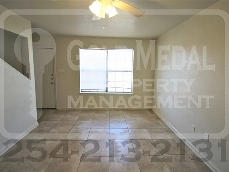 1103 Lansberry Ct — Photo 3